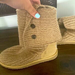 I am selling tan Ugg boots, that are size seven.